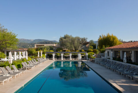 2019 - 2021 : Rénovation du Domaine du Mas de Pierre à Saint-Paul de Vence. Un nouveau resort intimiste et luxueux à la française, au cœur d'un jardin méditerranéen époustouflant. 